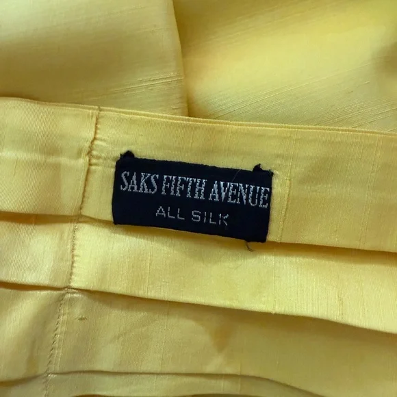 Vintage Saks Fifth Avenue Vibrant Yellow Silk Ascot tie - Picture 4 of 4